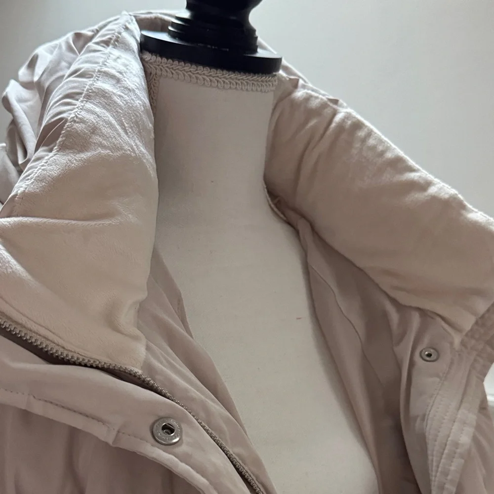 Abercrombie & Fitch Women's Beige Puffer Jacket - Picture 2 of 15